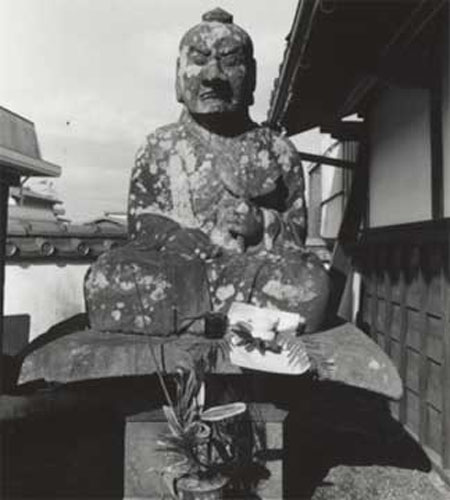 御井寺天狗石像