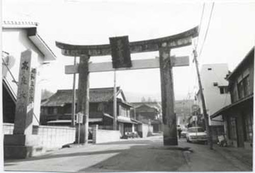 高良大社石鳥居